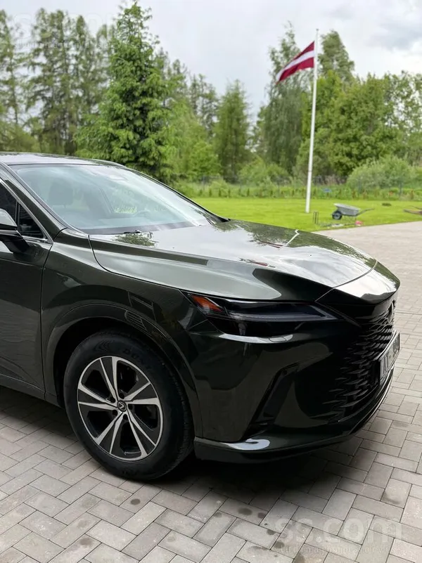 Lexus Pārdod Lexus RX 350h Hybrid (2023) – Teicamā stāvo