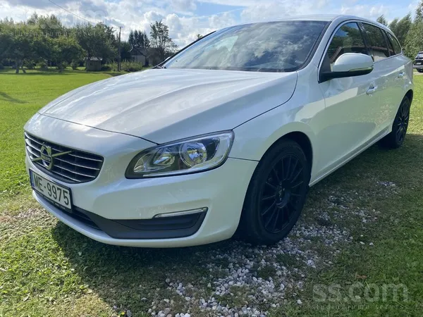 Pārdod Volvo V60 2.0D, mehānika, pusādas salons, sēdekļu apsilde, apsildāms