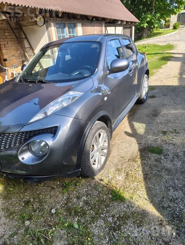 Nissan Mašīna labā tehniska kārtībā, ir otrs ratu komplek