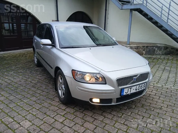 Pārdodu volvo V50 
 1.6 dīzelis manuālī
2005 gads 
Nobraukums: 330441 km