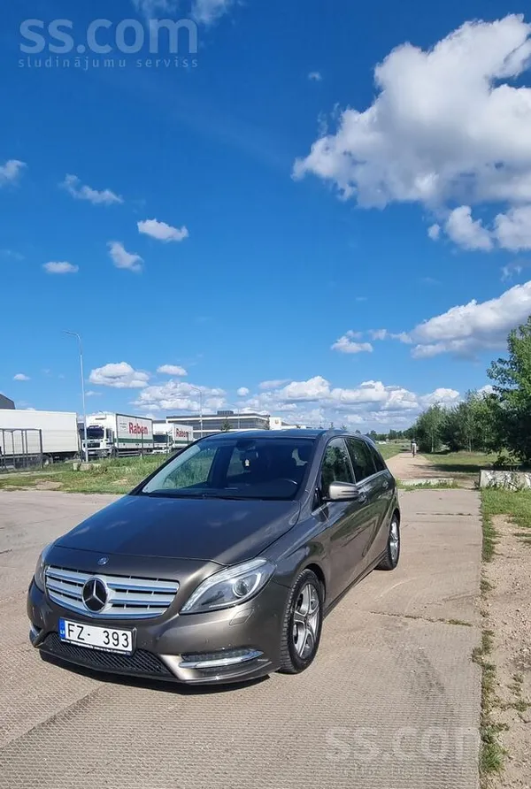Mercedes B200