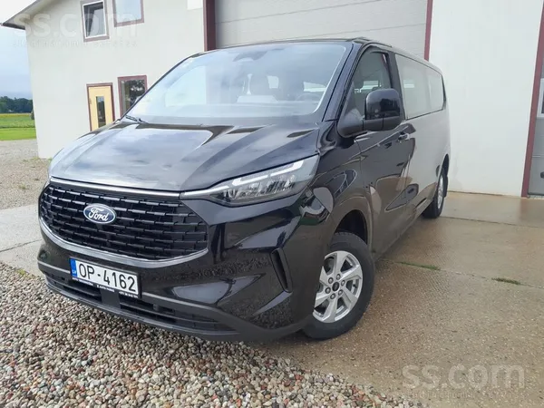 Ford Tikko savā gaitā atbraucis no Vācijas. Ford Tourne