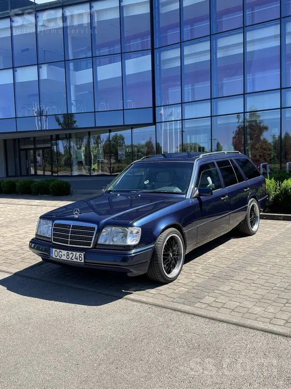 Mercedes E220 - 1