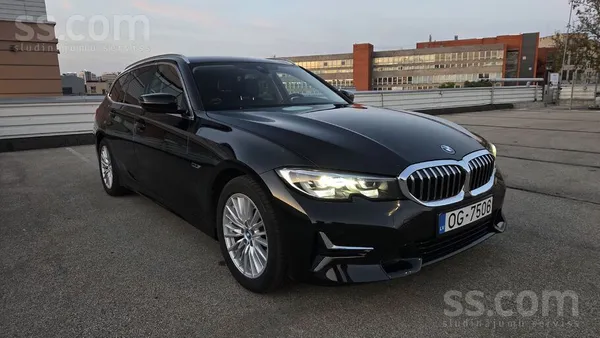 BMW BMW 320e Plug-In Hybrid, Luxury izpildījumā. Pirmā
