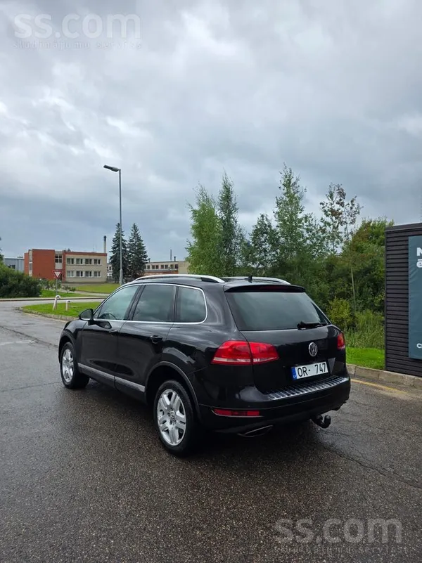 Volkswagen Touareg - 1