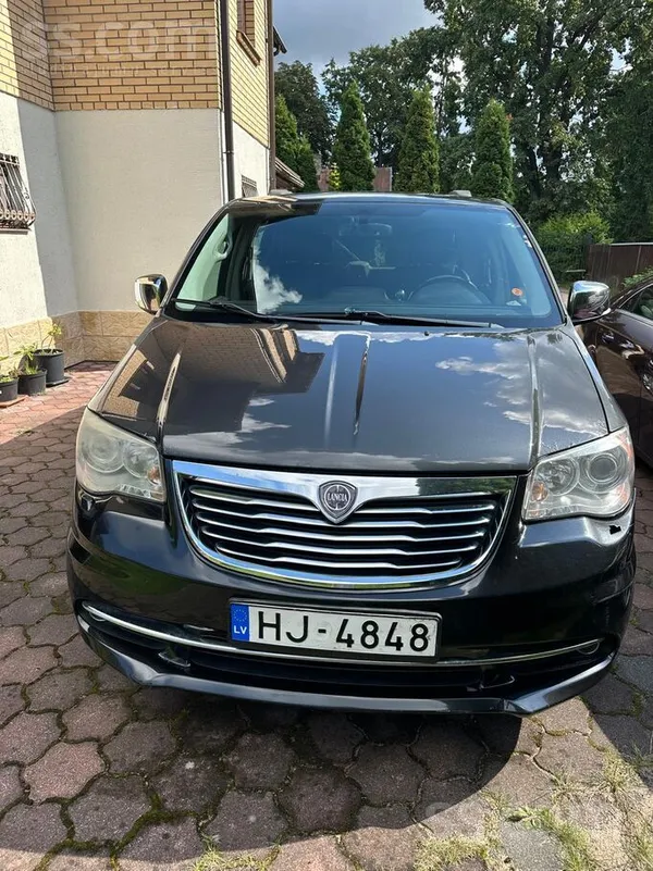 Lancia Pārdodas Lancia Voyager ar 2, 8 litru dīzeļdzinēju
