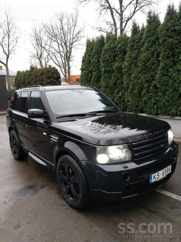 Land-Rover Motors un kàrba tikko pēc rekonstrukcijas. Esmu ip