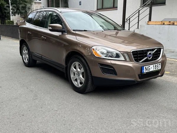 Volvo Pardodu koptu Volvo Xc60 facelift modeli. Automāti