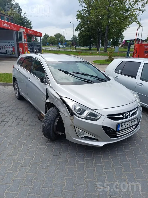Pārdodu Hyundai i40.

Auto cietis ceļu satiksmes negadījumā pēc riepas boj