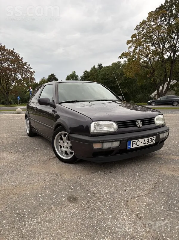 Volkswagen Padodu priekš saviem gadiem labu golfu. 1.8mono šp