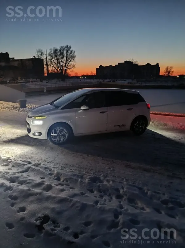 Citroen Продаю Citroen C4 Picasso 2015г. На ходу, есть куд