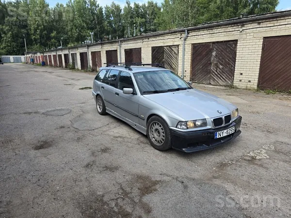 BMW 323