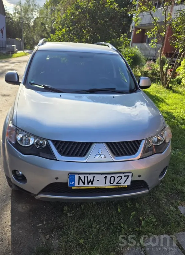 Mitsubishi Pārdodu Mitsubishi Outlander (2009. gads)