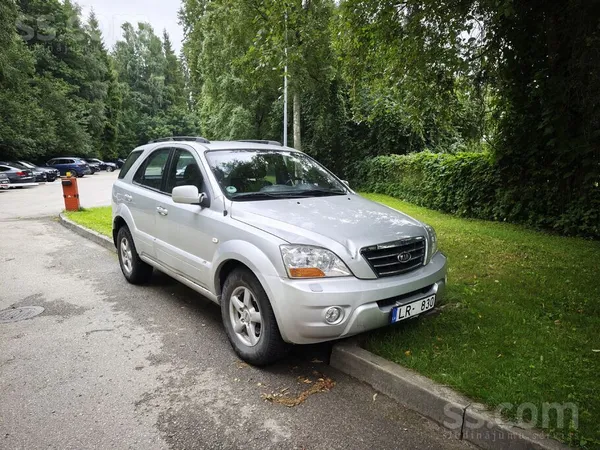 Pārdodu uzticamu Kia Sorento labā tehniskā stāvoklī. Automašīnai ir nelieli