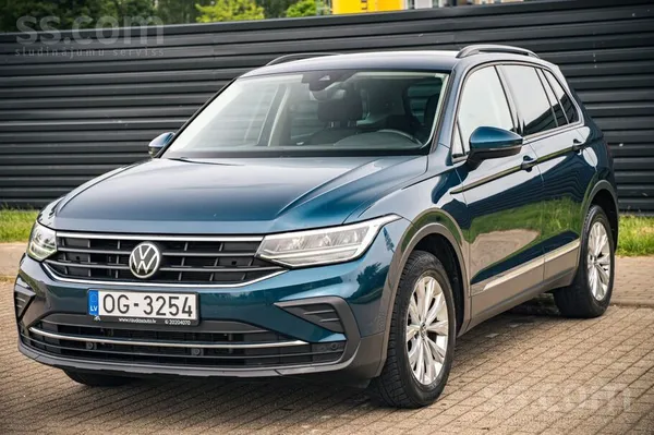 Volkswagen Tiguan - 1