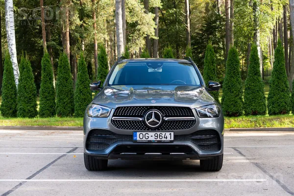 Pārdodu ļoti skaistu un labā stāvoklī esošu Mercedes-Benz Gle 300 (pilnpiedz