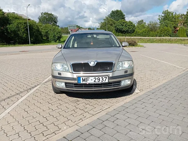 Pārdod Škoda Octavia II ar 2.0 Fsi benzīna motoru un 6-pakāpju automātisko p