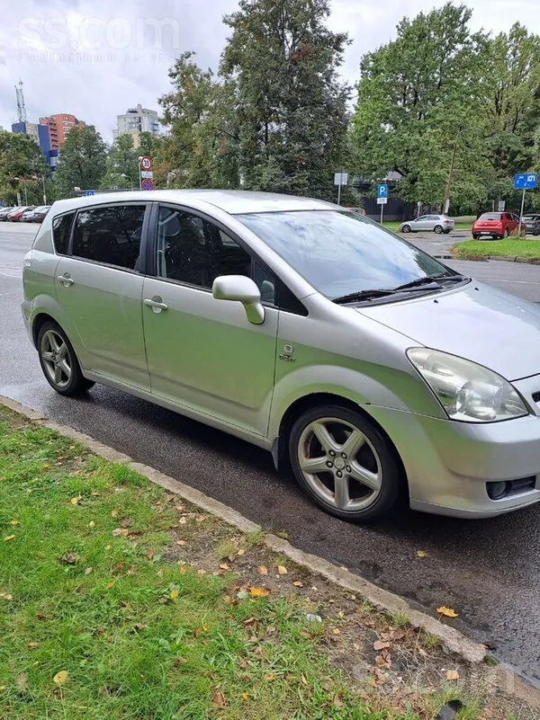 Toyota Corolla Verso 2005, 2.2D dīzelis, Manuāls, Furgons, Pelēks — Latvijā