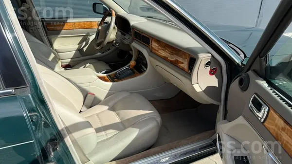 Jaguar XJ - 1