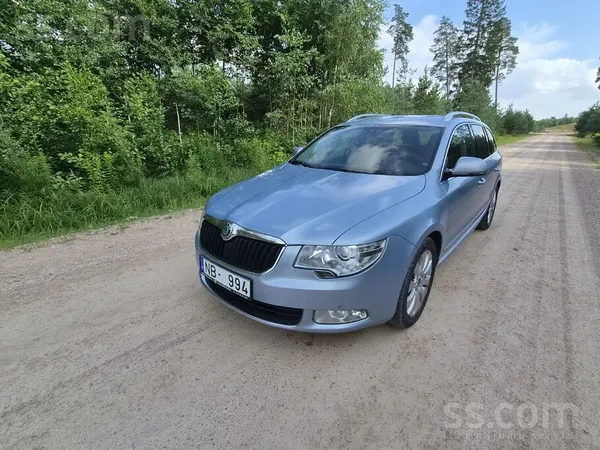 Kopts auto, apkopes veiktas regulāri. Nelieli rūsas veidojumi uz virsbūves.