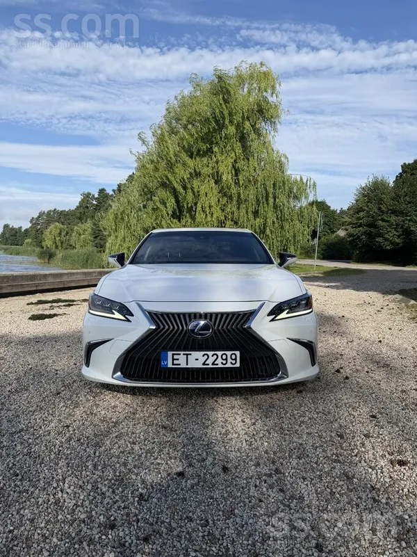 Lexus Pārdodu Lexus ES 300h maksimālajā komplektācijā Lu