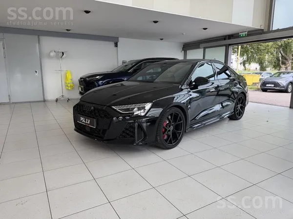 Audi Rs3 Limousine, 294Kw (400Zs), quattro. 

Galvenais Audi Rs3 lepnums j