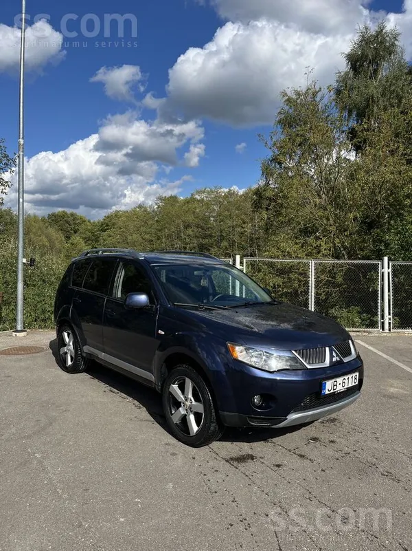 Mitsubishi Продаётся Mitsubishi Outlander, 2007 год, 2.0 Di-D