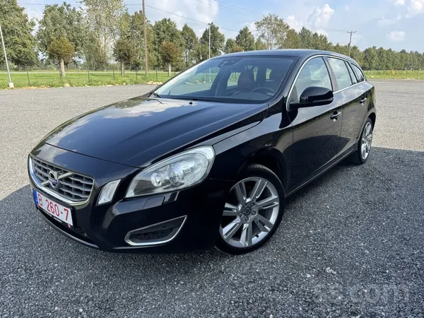 Volvo V60 2.4 D5 Summum Awd, 158 kW/215zirgspēki, Exclusive komplektacija, s