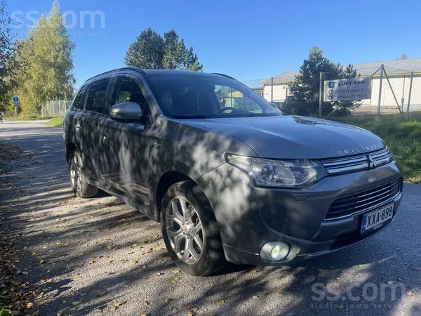 Mitsubishi Automašīnai ir karosērijas bojājumi. Varat apskatī