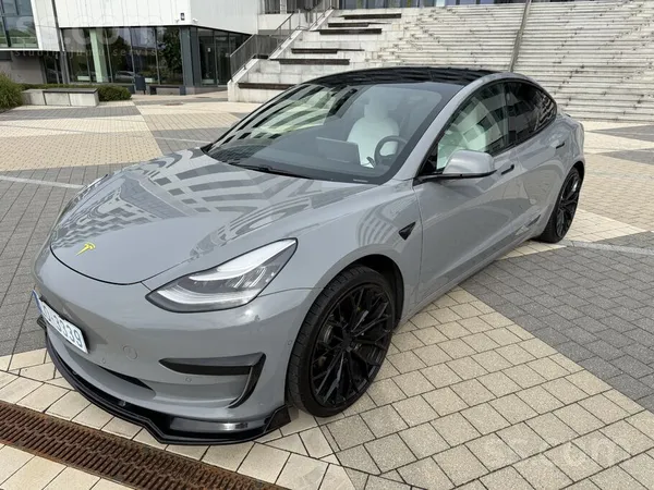 Tesla model 3 Sr+ 239Kw (325Ps), Машина полностью перекрашена в Nardogray цвет , уст