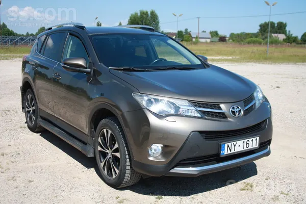 Toyota Labā tehniskā kārtībā, nav sista un piekrāsota. Au