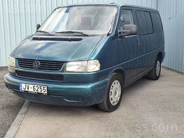 1.9Tdi. Mutivan ar galdiņu un izlaižamu gūltu aizmugurē.
Auto atrodas pašā