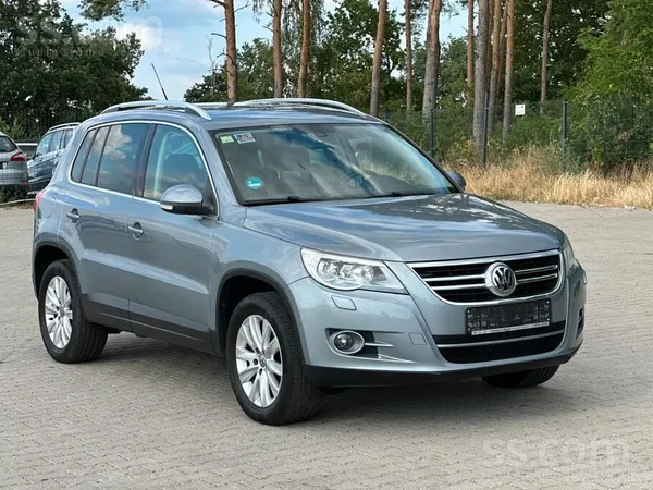 Volkswagen Tiguan - 1