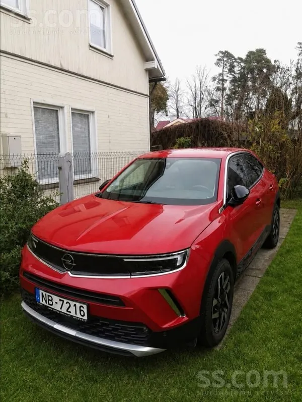 Bordo/ķiršu sarkanā Mokka pirkta jauna Latvijā, ekonomisks/turbo benzīna dzi