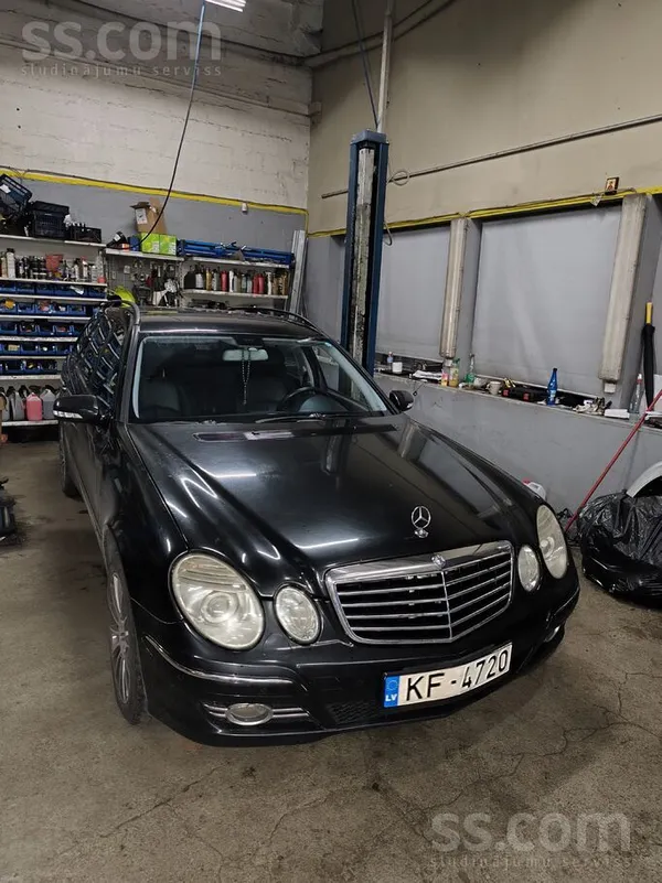 Mercedes E320