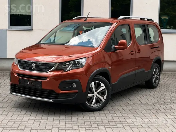 Peugeot Peugeot Rifter 1.2i gara bāze 7 sēdvietas. 
