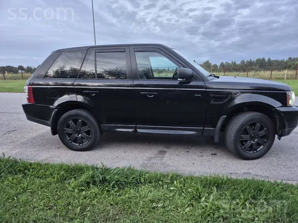 Land-Rover Sakarā ar jaunu auto iegādi tiek tirgots šis auto,