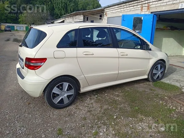 Mercedes B180 2011, 2.0D dīzelis, Automāts, Hečbeks, Dzeltens — Latvijā
