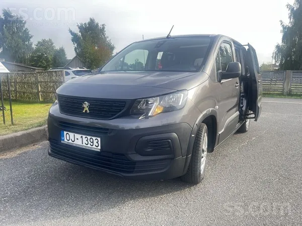 Peugeot Kopts auto, ar 5 sēdvietām un lielu kravas nodalīj