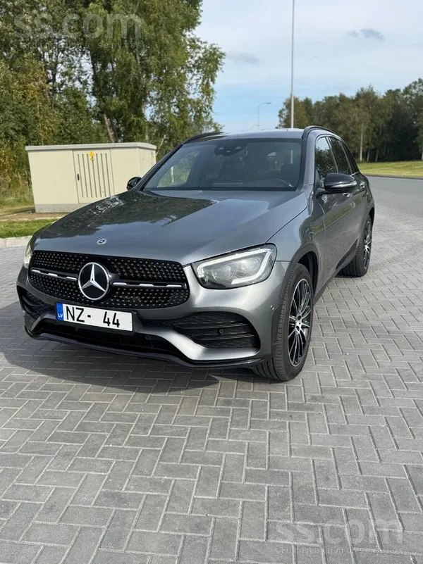 Mercedes Pārdod labi koptu un uzturētu auto ar oriģinālu un