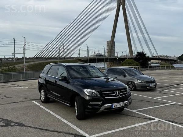 Mercedes Īpašnieks pārdod 2015. gada Mercedes-Benz ML 250 4