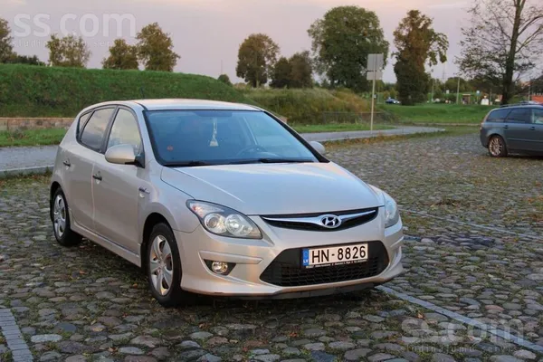 Hyundai i30 2010, 1.4 benzīns, Manuāls, Hečbeks, Sudrabs — Latvijā
