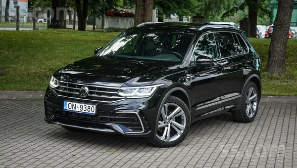 Volkswagen Tiguan - 1