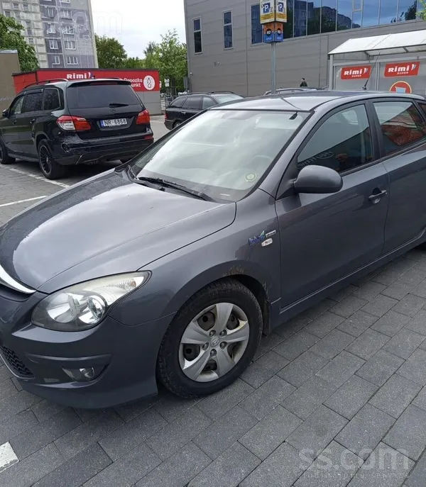 Продаётся машина Hyundai i30. Бензин/газ. Техосмотр до апреля 2027 года. Пур