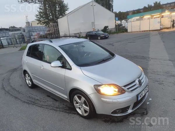Volkswagen Golf Plus 2008, 1.9D dīzelis, Manuāls, Hečbeks, Sudrabs — Latvijā
