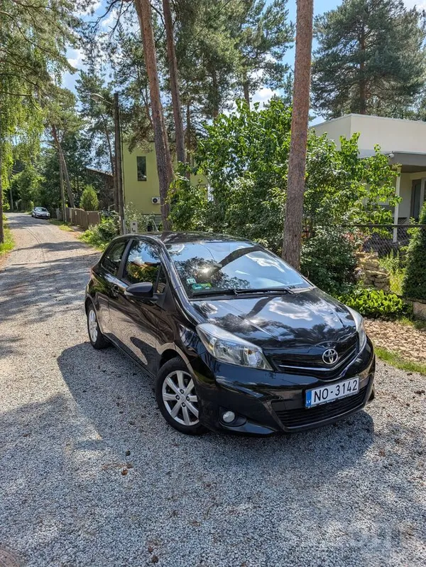 Toyota Ekonomisks Yaris; mazs nobraukums 