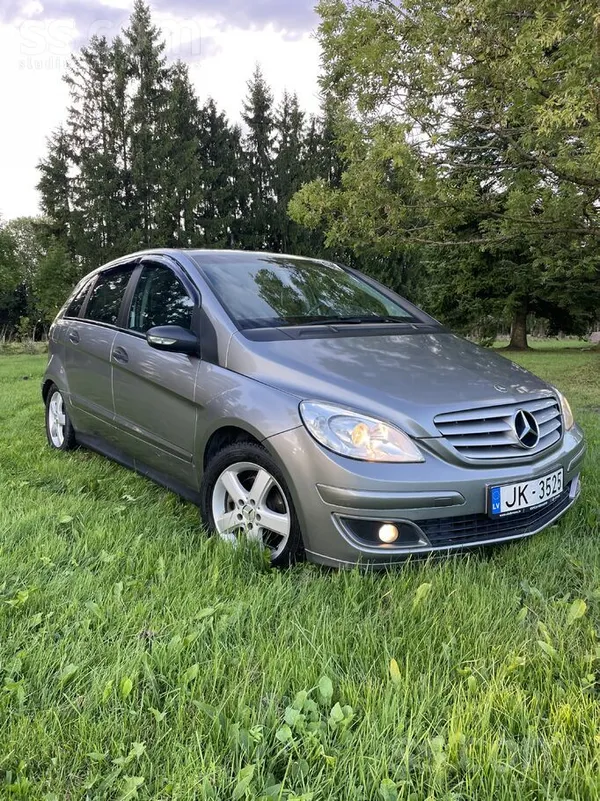 Mercedes Pārdod labu auto, ļoti uzticams, nekad nav pievīli