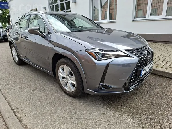 Lexus Pārdod Lexus UX 250h / 2.0 Fwd / 152 zs / Hybrid.