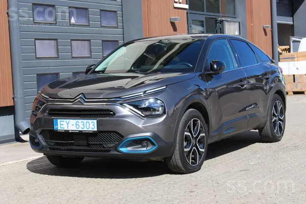 Pieejams Ekii. Citroën C4 E - Shine ar 136Zs motoru, 50kwh bateriju, ar silt