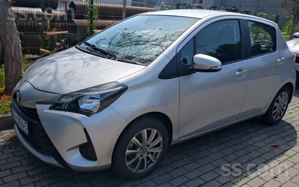 Uzņēmums pārdod Toyota Yaris, 1.5 benzīns 2020g. ar manuālo transmisiju, aut
